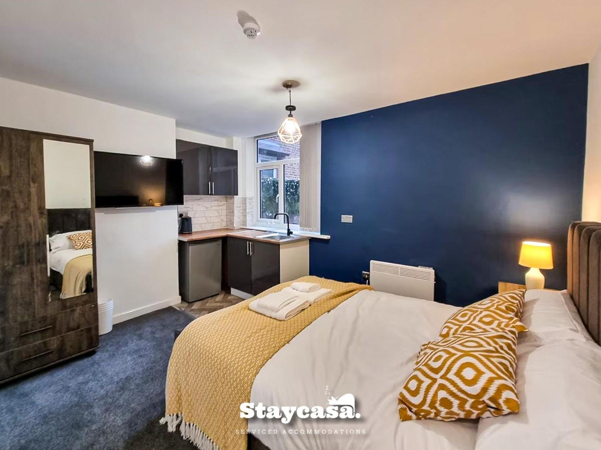 Delightful Spacious Haven With Large Driveway Manchester Exteriör bild