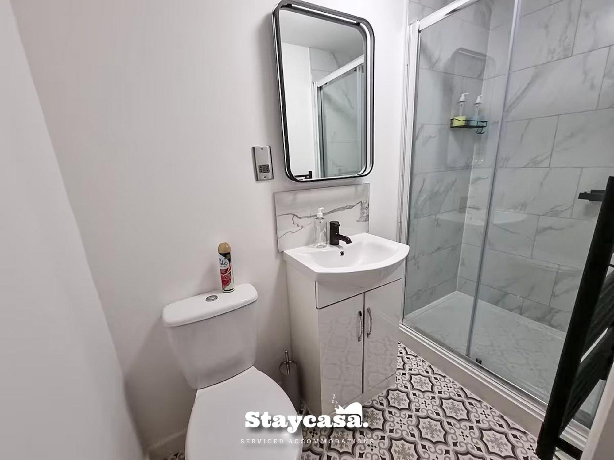 Delightful Spacious Haven With Large Driveway Manchester Exteriör bild