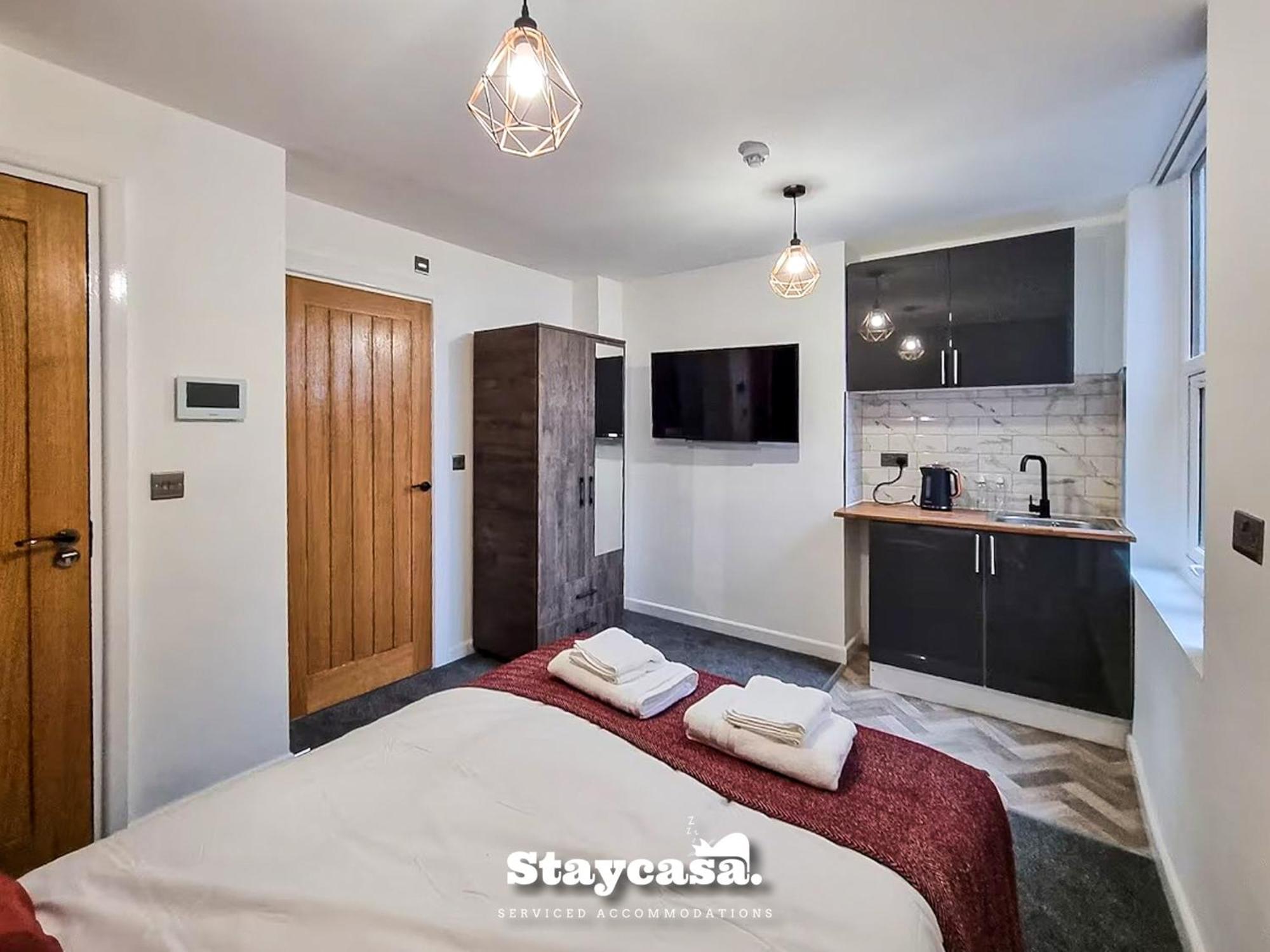 Delightful Spacious Haven With Large Driveway Manchester Exteriör bild