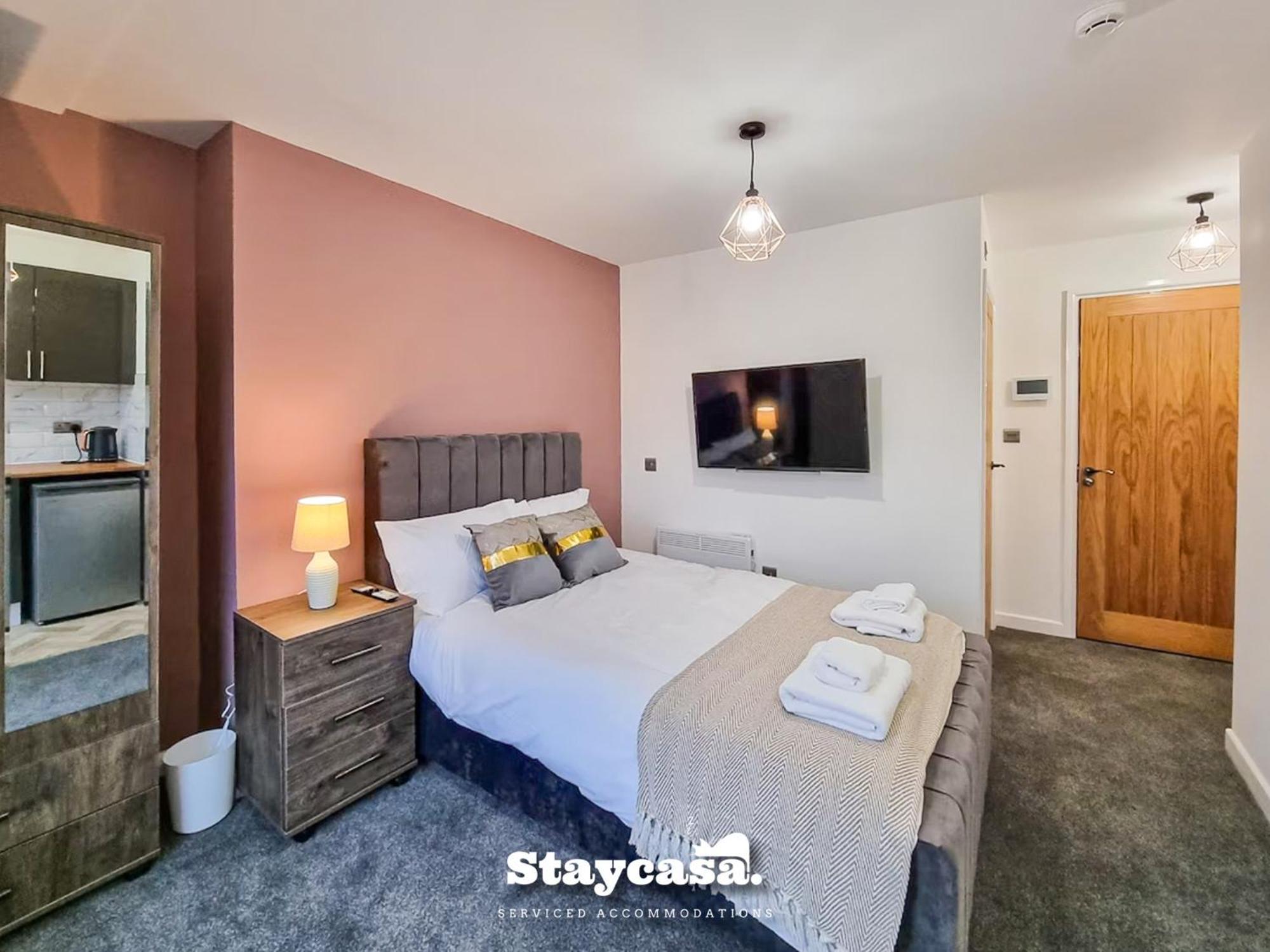 Delightful Spacious Haven With Large Driveway Manchester Exteriör bild